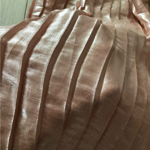 Glamorous Metalic Pleated Mini Skirt in Light Pink Size XS - Picture 6 of 9